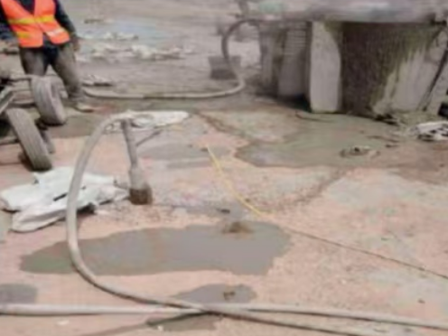 黔东南水泥混凝土路面板底注浆技术 路面脱空注浆整治方案